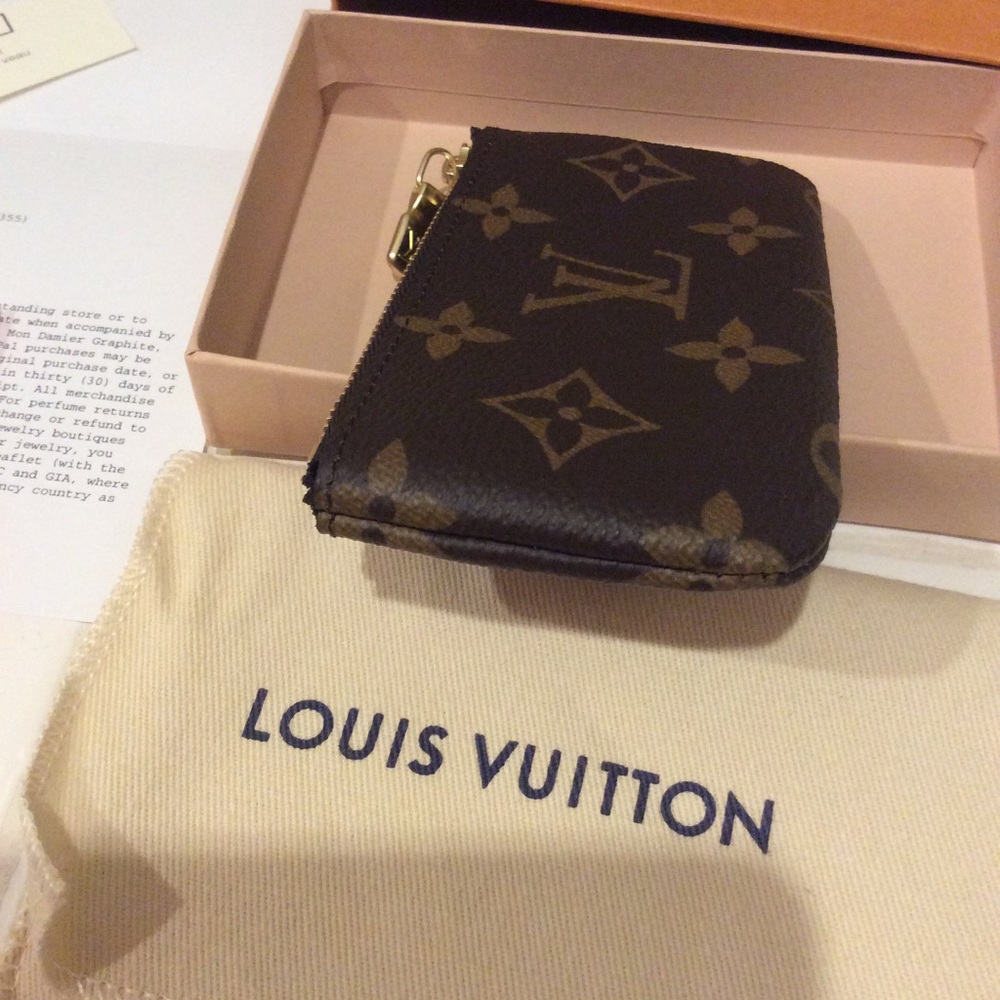 SOLD!   Louis Vuitton key pouch, brand new - Picture 7 of 9